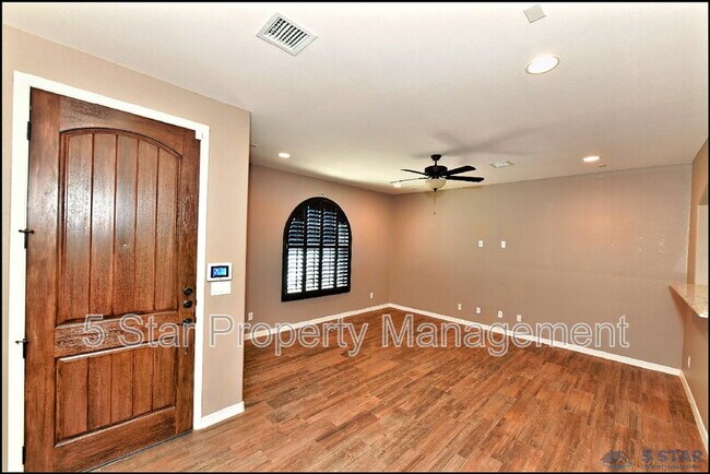Building Photo - 3741 Loma Adriana