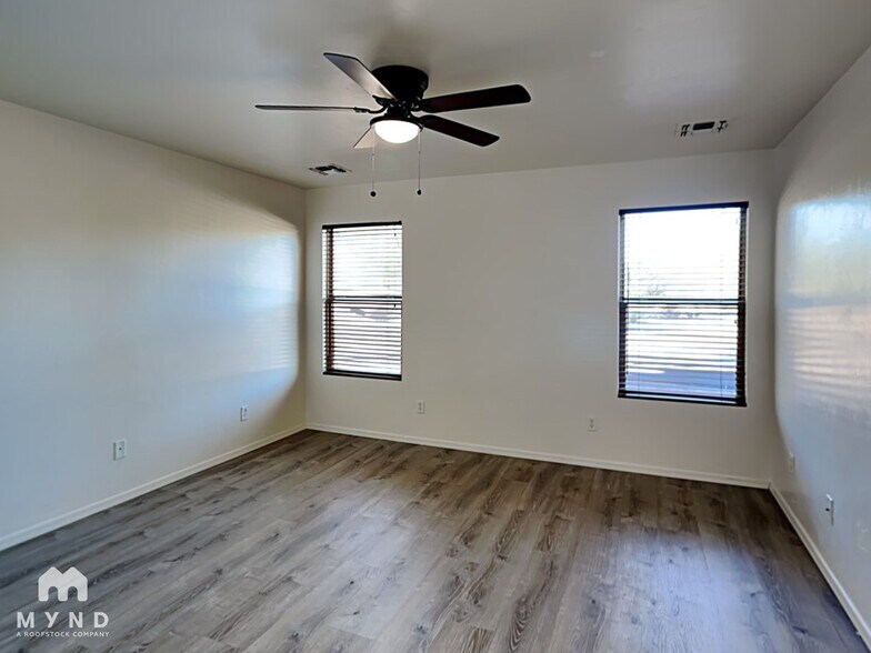 Building Photo - 783 W Flaming Arrow Dr