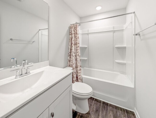 Building Photo - Spacious 3 Bed / 2.5 Bath Townhouse with Loft & 1-Car Garage