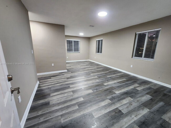 Building Photo - 2763 SW 32nd Ave
