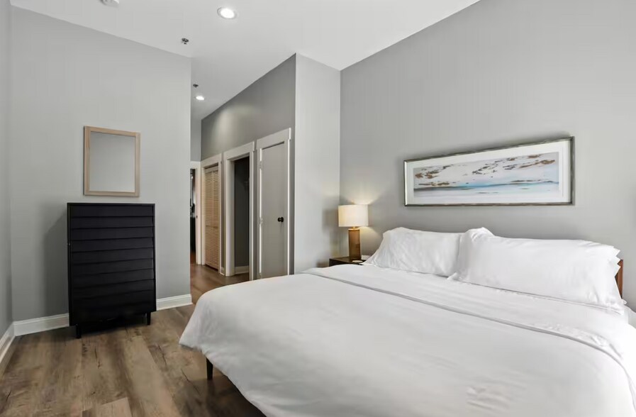 Building Photo - 492 N Thomas St