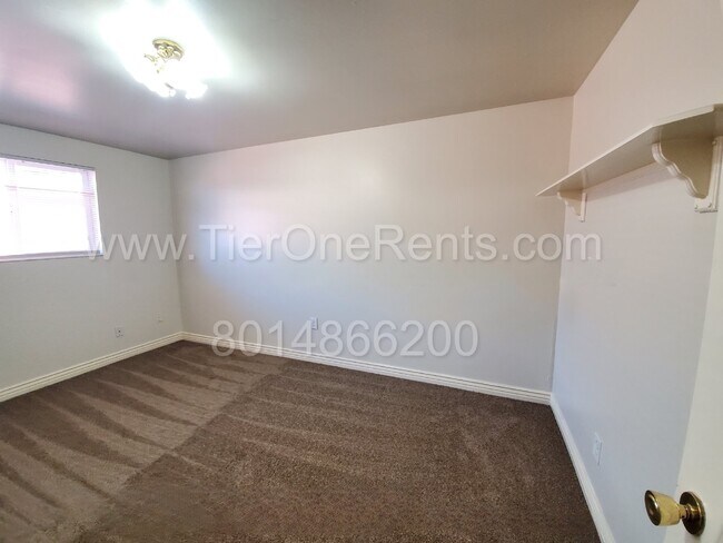 Building Photo - NO DEPOSIT option available for qualified ...