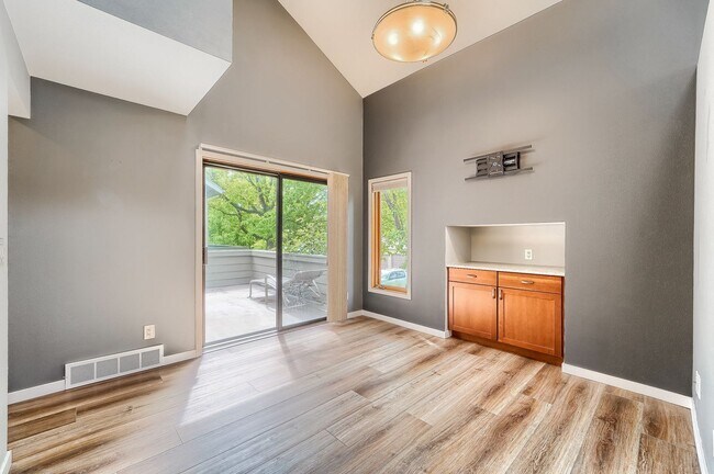 Building Photo - 2 Bedroom Condo in Boulder