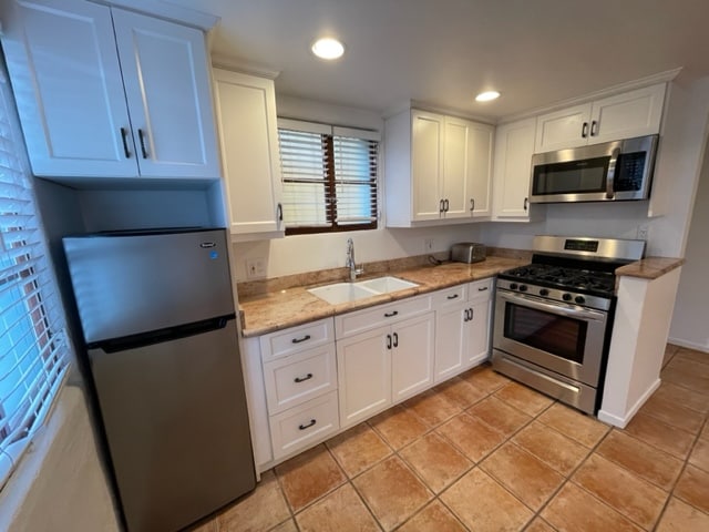 Building Photo - 1855 N Kingsley Dr