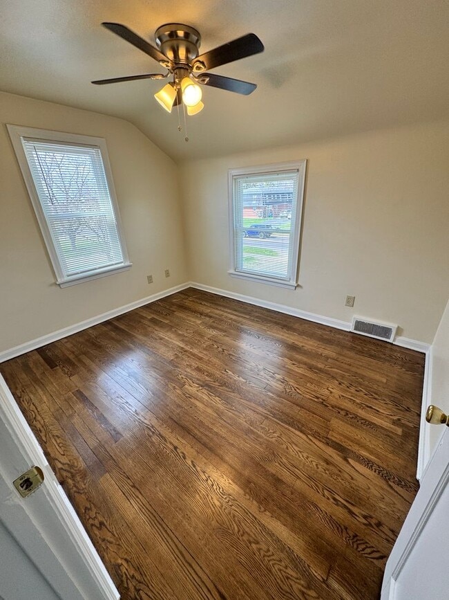 Building Photo - 625 Churchill Rd