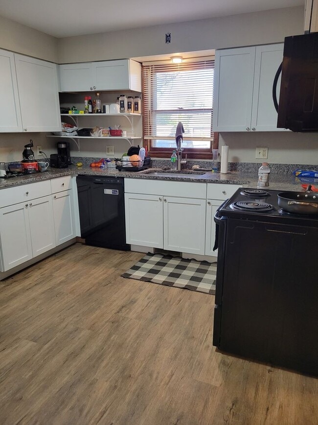 Building Photo - Single Family Home