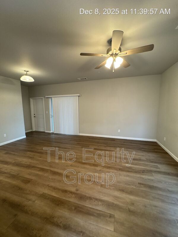 Building Photo - 514 S Summit St