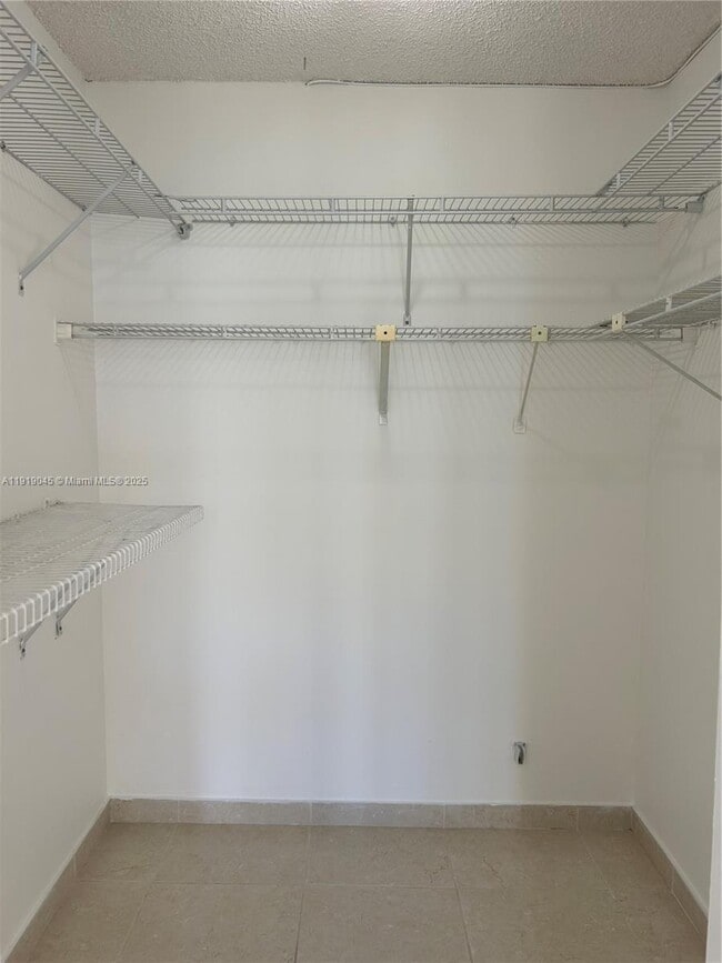 Building Photo - 16919 N Bay Rd