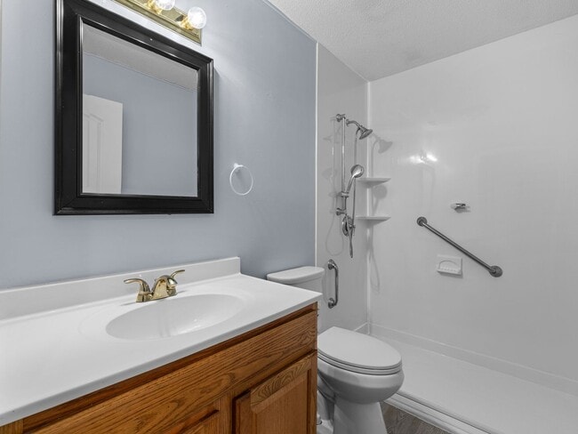 Building Photo - Beautiful 4 Bedroom Home with Bonus Room and Fenced Yard