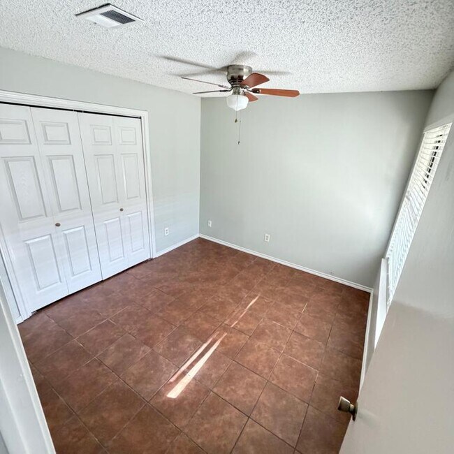 Building Photo - 5319 Waterford Dr