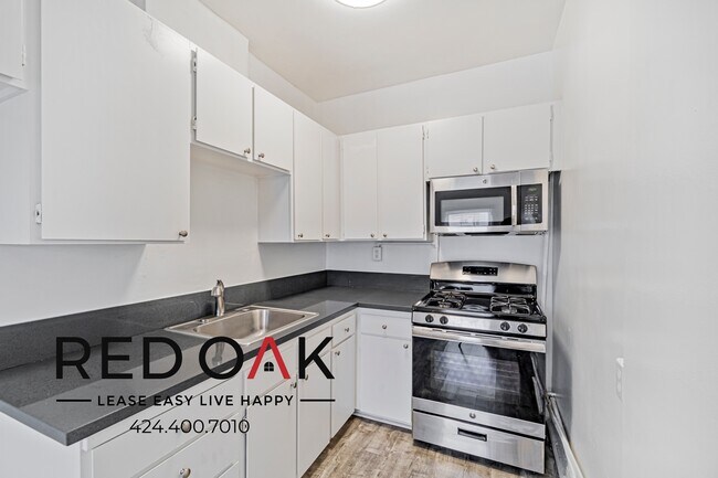 Building Photo - 5611 Carlton Way