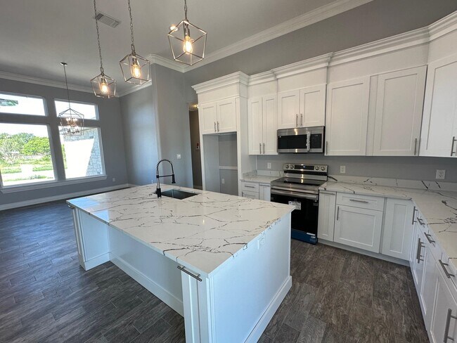 Building Photo - 523 Canyon Creek Dr