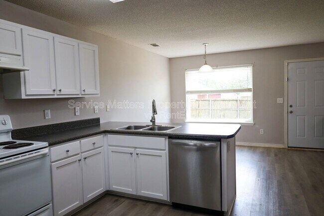 Building Photo - 5079 Cocoa Dr
