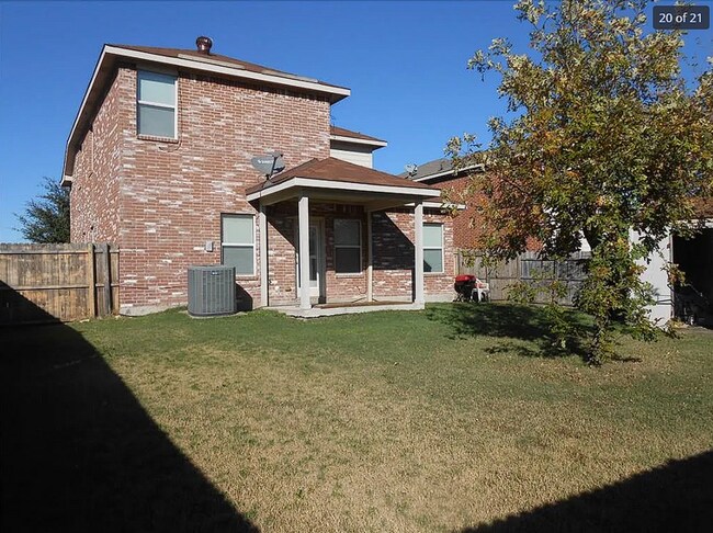 Building Photo - Charming 3-Bed, 3-Bath Home with Fireplace...