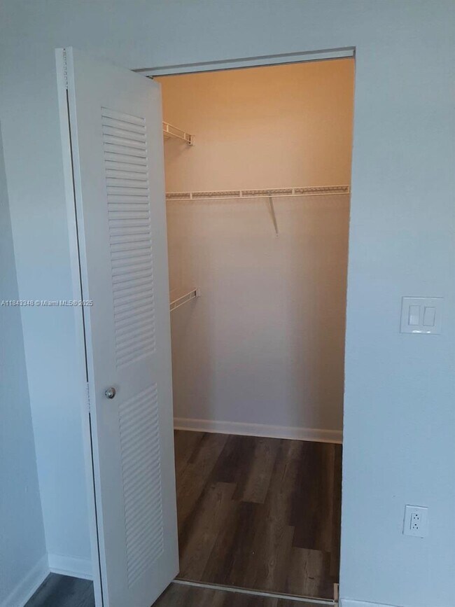 Building Photo - 2881 N Oakland Forest Dr