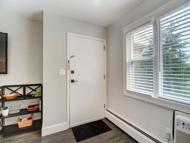 Building Photo - 43 Conforti Ave