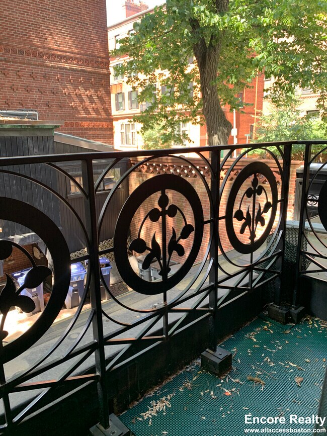 Building Photo - 195 Commonwealth Ave