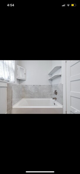 Bath tub in front bathroom - 112 N Prospect Ave