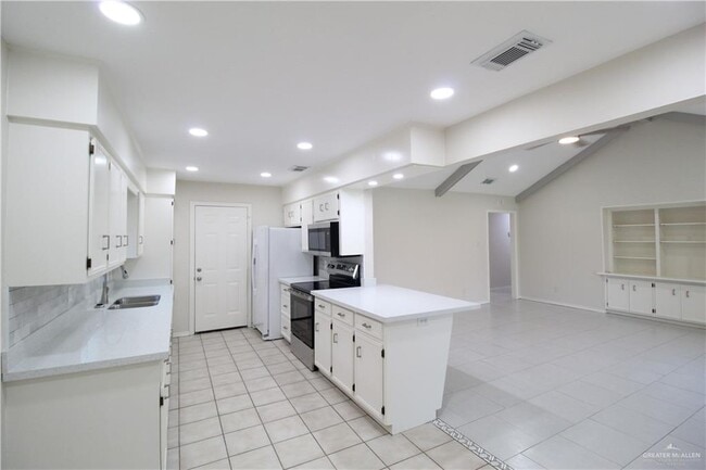 Building Photo - 6601 N 15th Ln