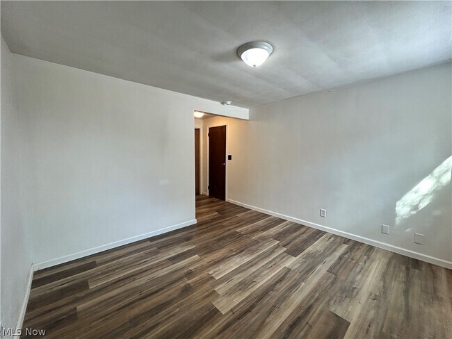 Building Photo - 141 Pikeview Rd