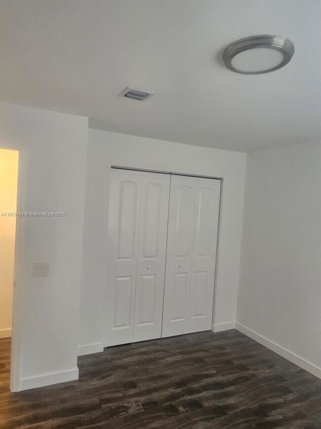 Building Photo - 11047 Longboat Dr