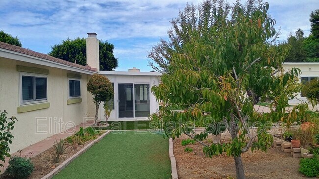 Building Photo - 255 Camino Del Cerro Grande