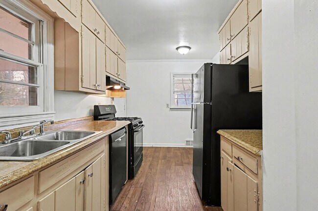 Building Photo - $1,595/month | 3 Bed | 2 Bath | Single-Level Ranch