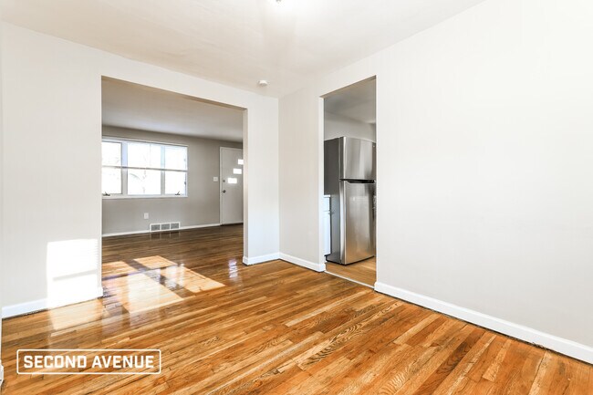 Building Photo - 136 College Park Dr