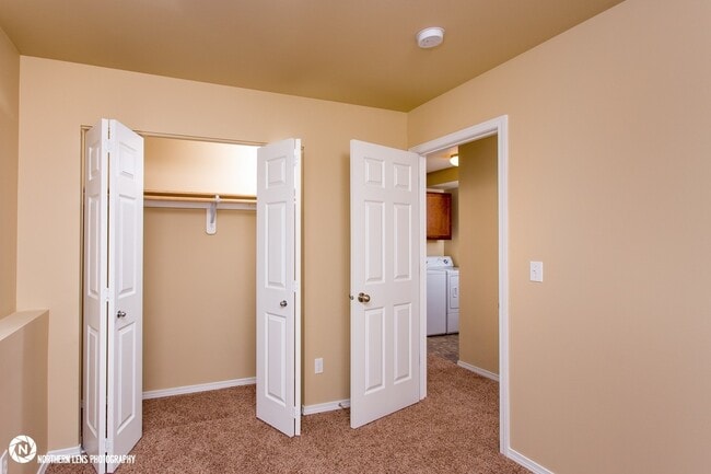 Building Photo - 3 Bedroom East Anchorage Townhouse!