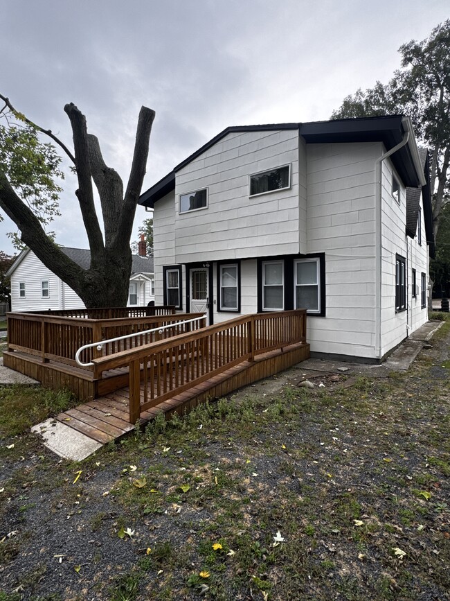 Building Photo - 1027 West St