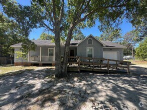 Building Photo - Cute 3 Bedroom Ranch with Large Yard