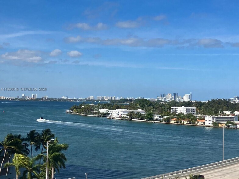 Building Photo - 7601 E Treasure Dr