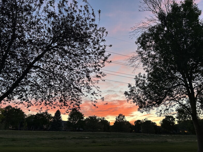 On-Property Sunset! - 356 S Taft Ct