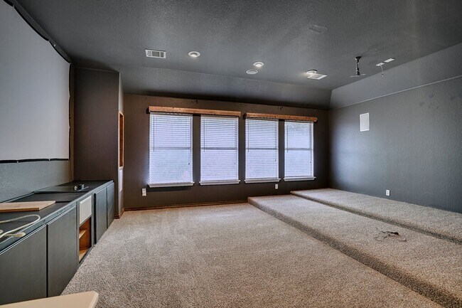 Building Photo - 1414 Laurel Oak Loop
