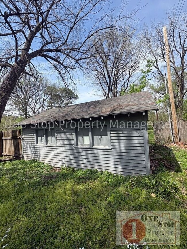 Building Photo - Gorgeous 4 Bedroom, 2 Bath in Independence!