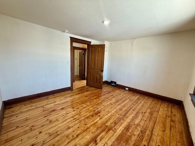 Building Photo - 4 Bed 1 Bath Single Family Home in Wausau