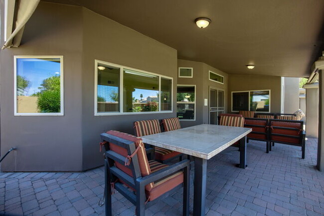 Building Photo - 1307 E Treasure Cove Dr