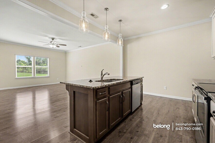 Building Photo - 439 Tayberry Ln