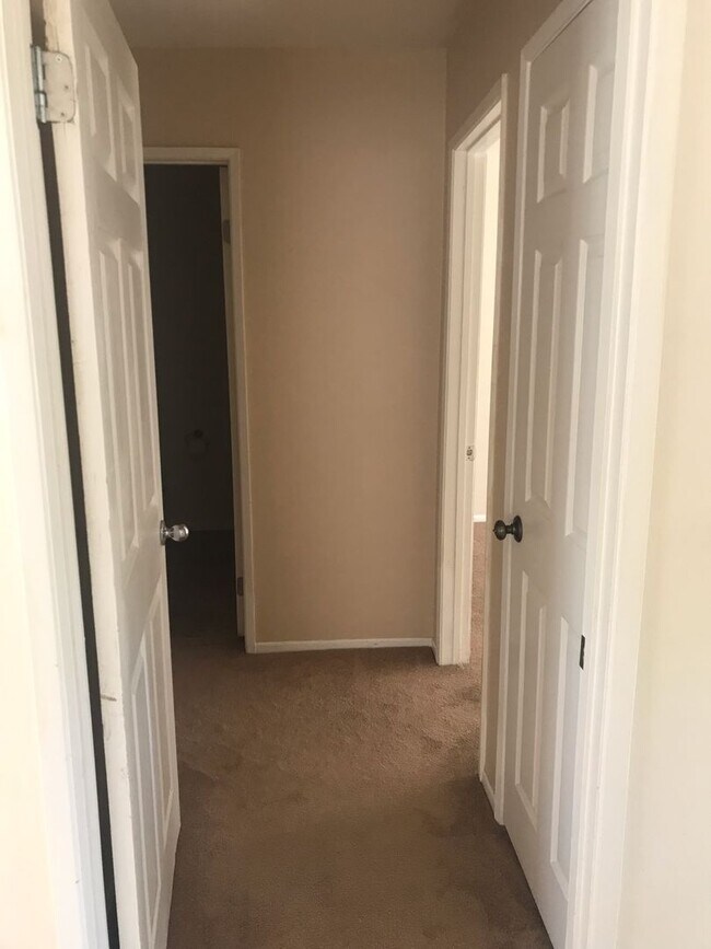 Building Photo - Unbeatable Charm in Camarillo's Colony