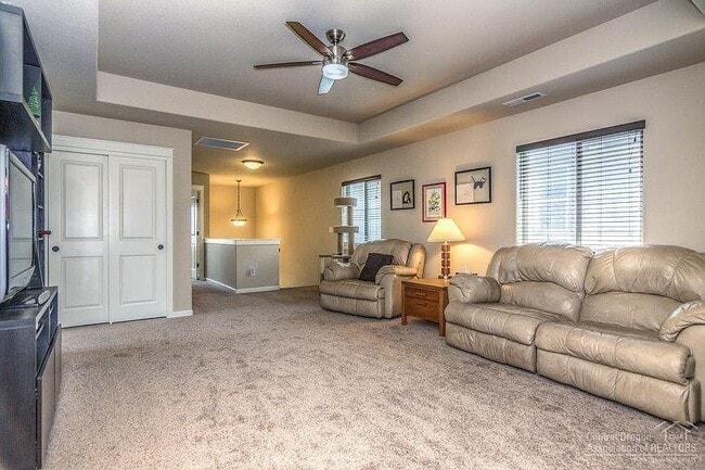 Building Photo - 20758 NE Sierra Dr