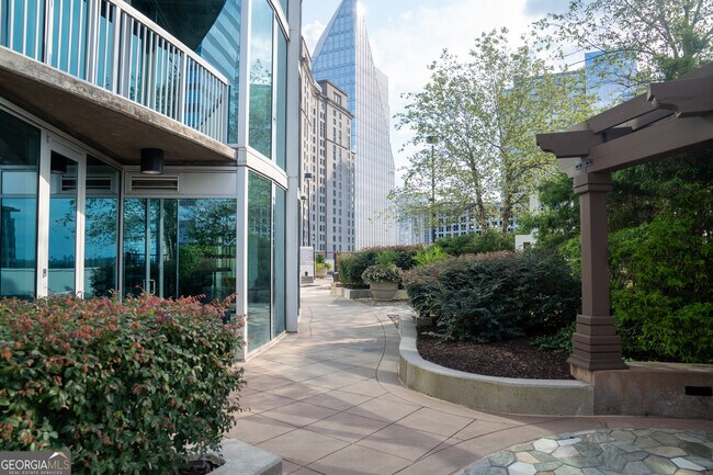 Building Photo - 3324 Peachtree Rd NE