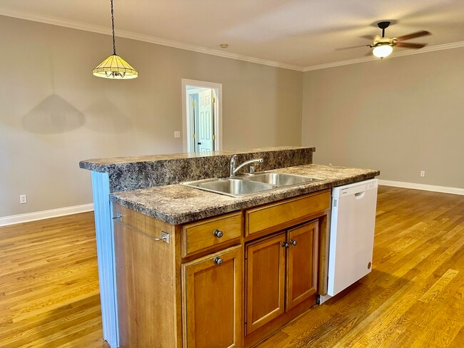 Building Photo - 114 W Green St