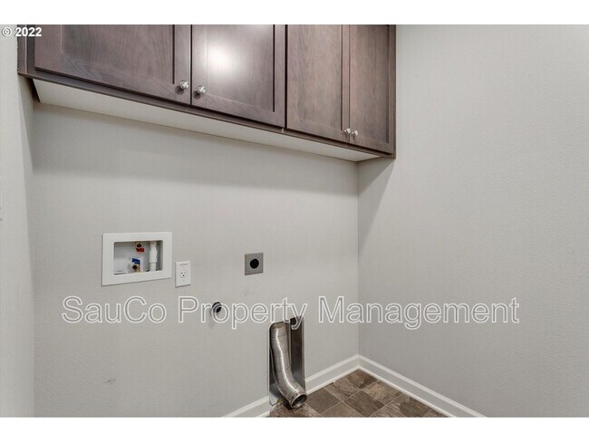 Building Photo - 8037 SE Engelmann St