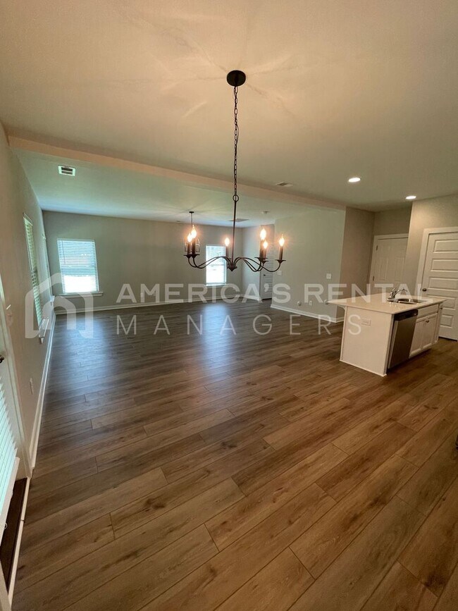 Building Photo - 321 Shiloh Creek Dr