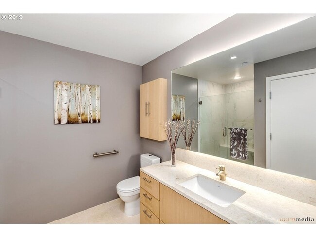 Building Photo - Stunning Pearl District Corner Unit with F...