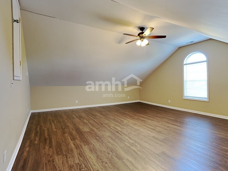 Building Photo - 1223 Chapmans Retreat Dr