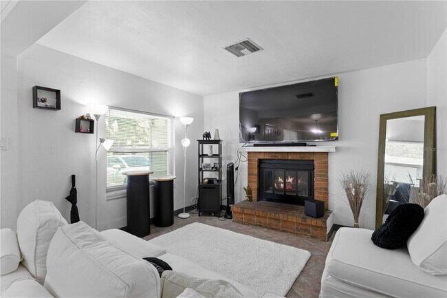 Building Photo - 487 89th Ave N