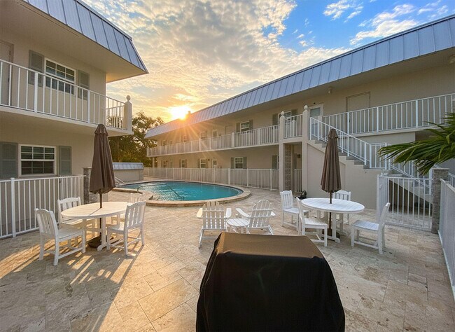 Building Photo - 900 Jasmine Ln