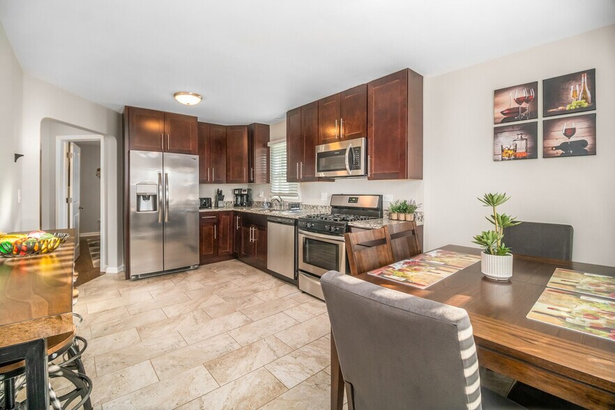 Building Photo - 3833 S 61st Ct