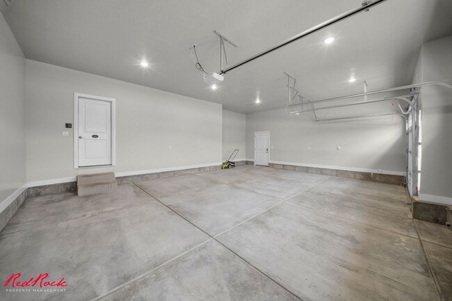 Building Photo - Beautiful and Modern 5 Bedroom Home in Cedar City!